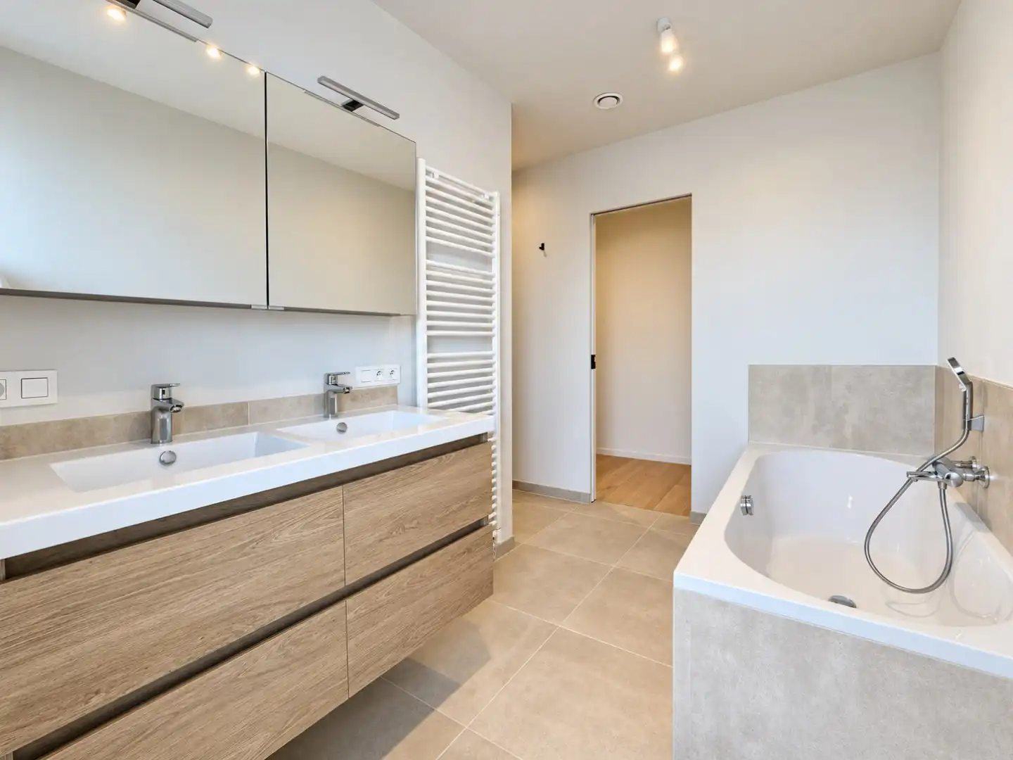 Ruime prachtige penthouse met vier slaapkamers en twee terrassen foto 10