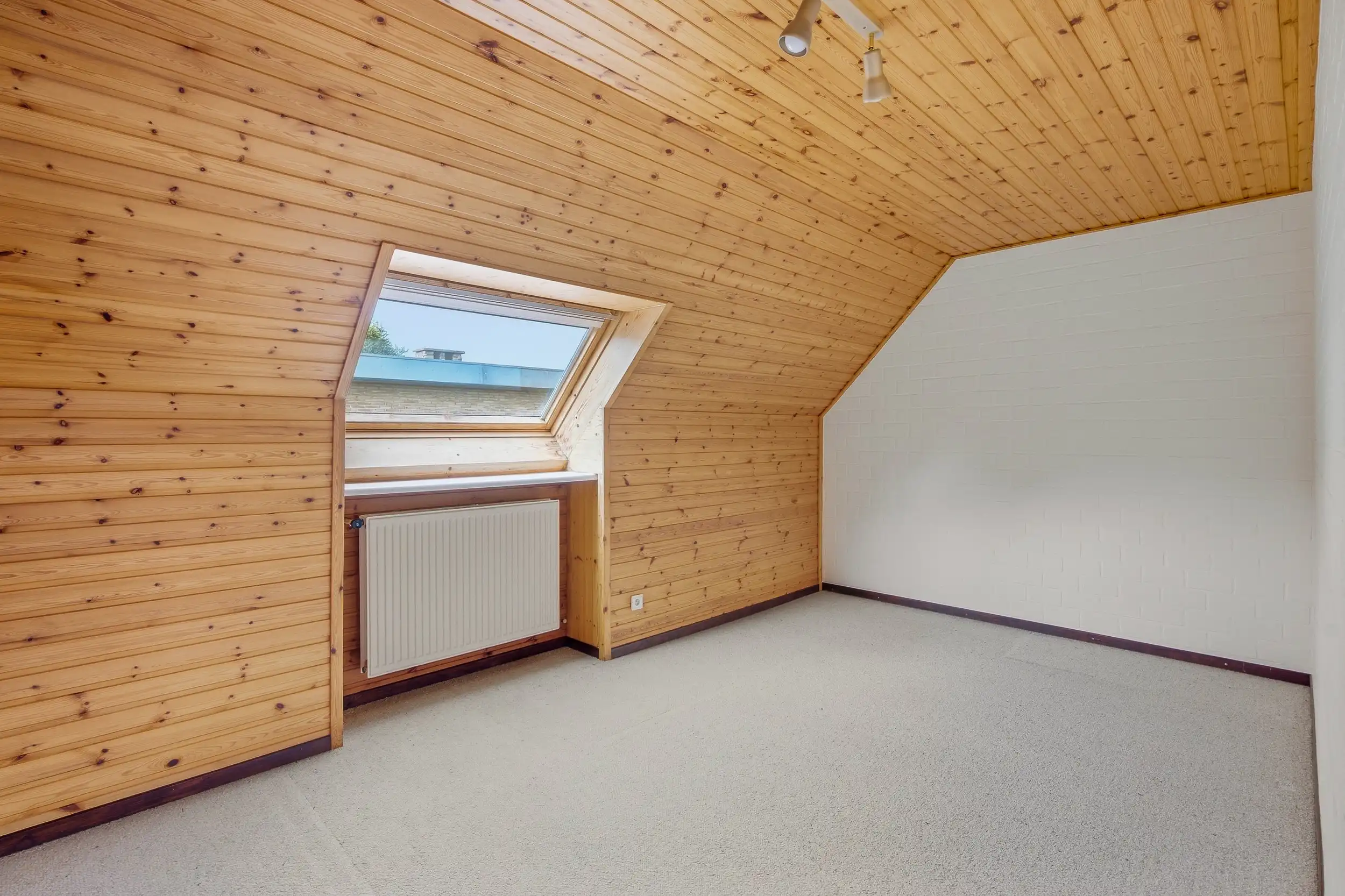 Ruime gezinshuis met garage in het groen foto 12