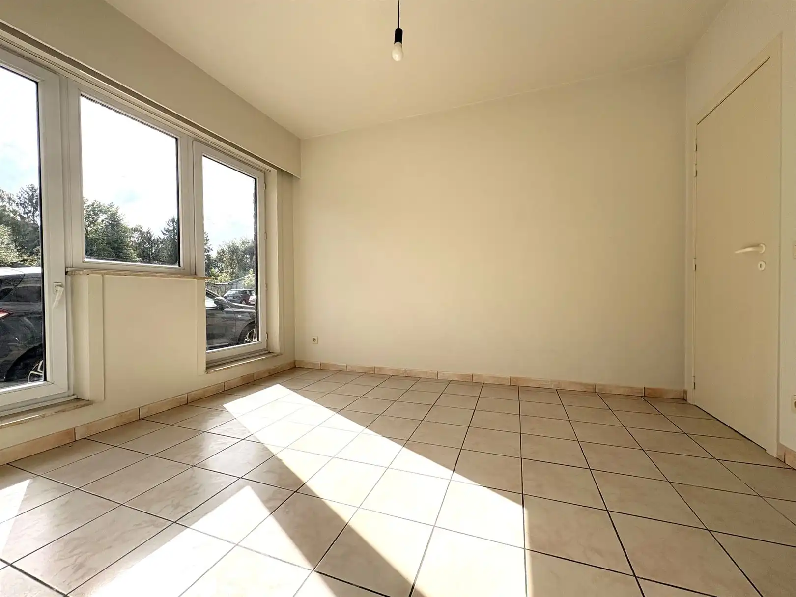 Volledig gerenoveerd gelijkvloers appartement foto 11