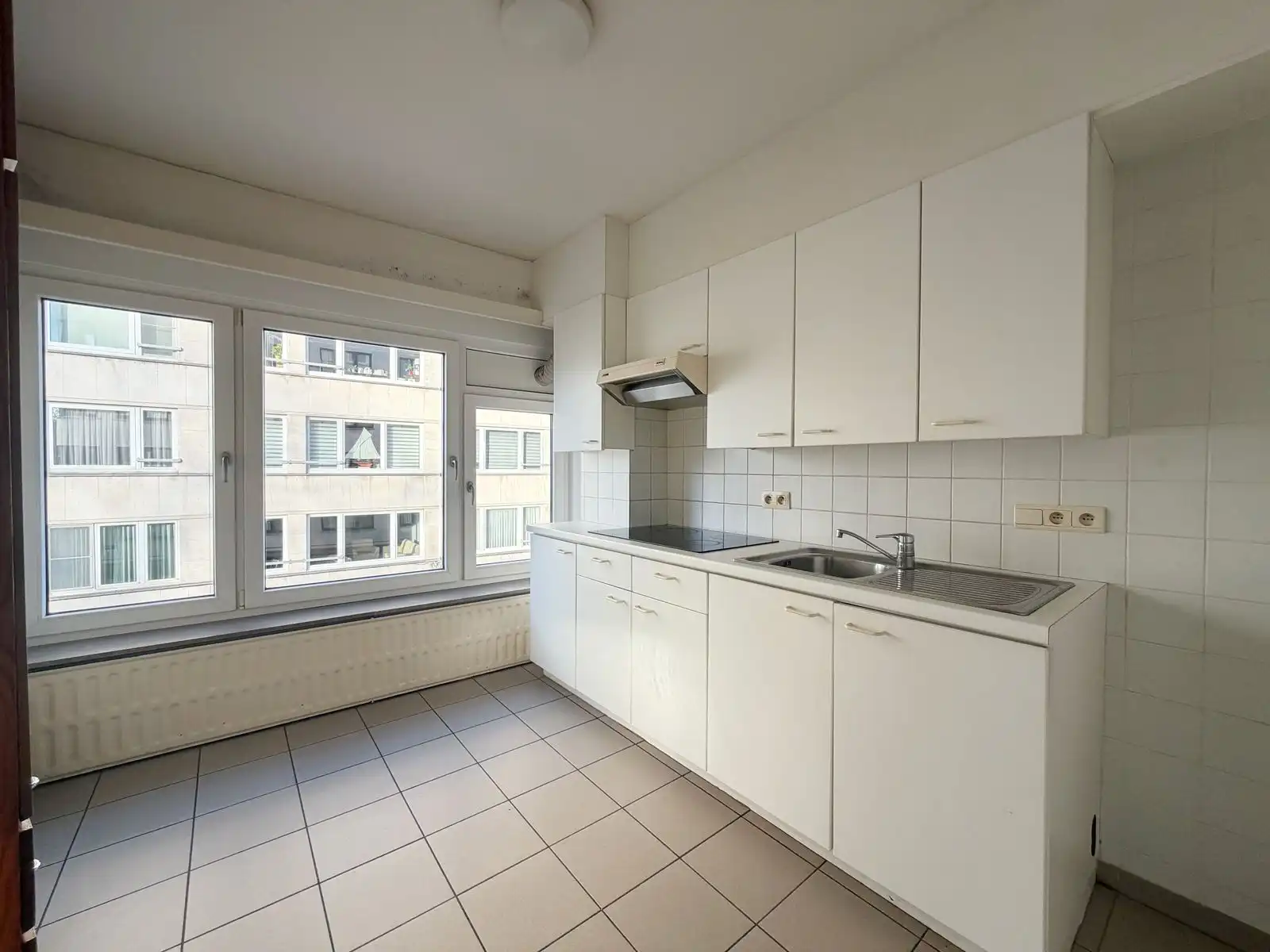 Lichtrijk appartement met 2 ruime slaapkamers EN GARAGEBOX en zicht op het park foto 5