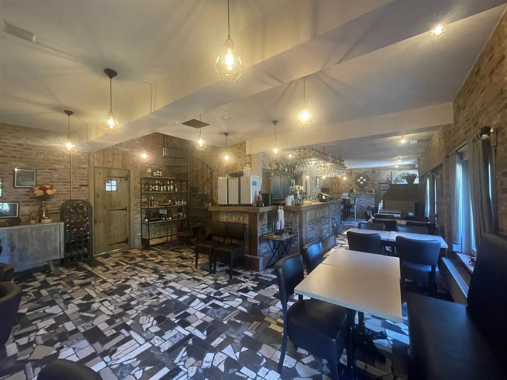Goed gelegen horecazaak foto 3