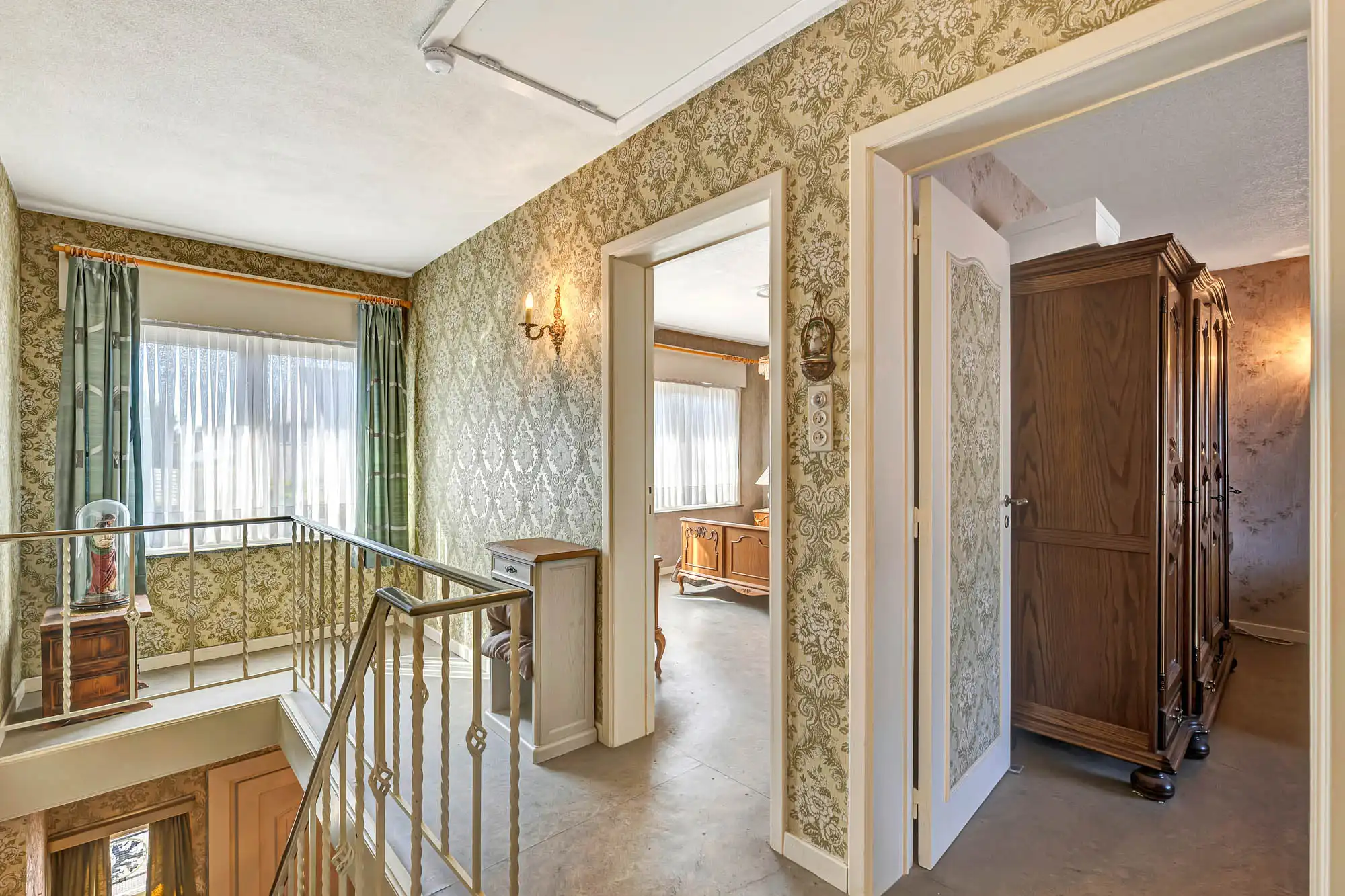 Rustig gelegen, goed onderhouden woning met twee garage's foto 15