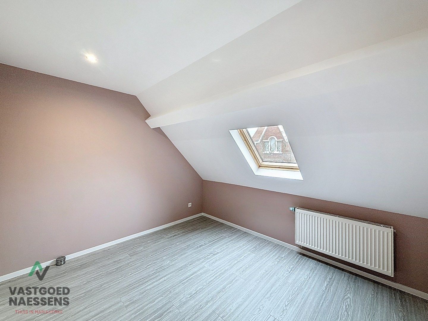 VOLLEDIG GERENOVEERDE WONING MET TUIN / 5 SLPK  foto 24