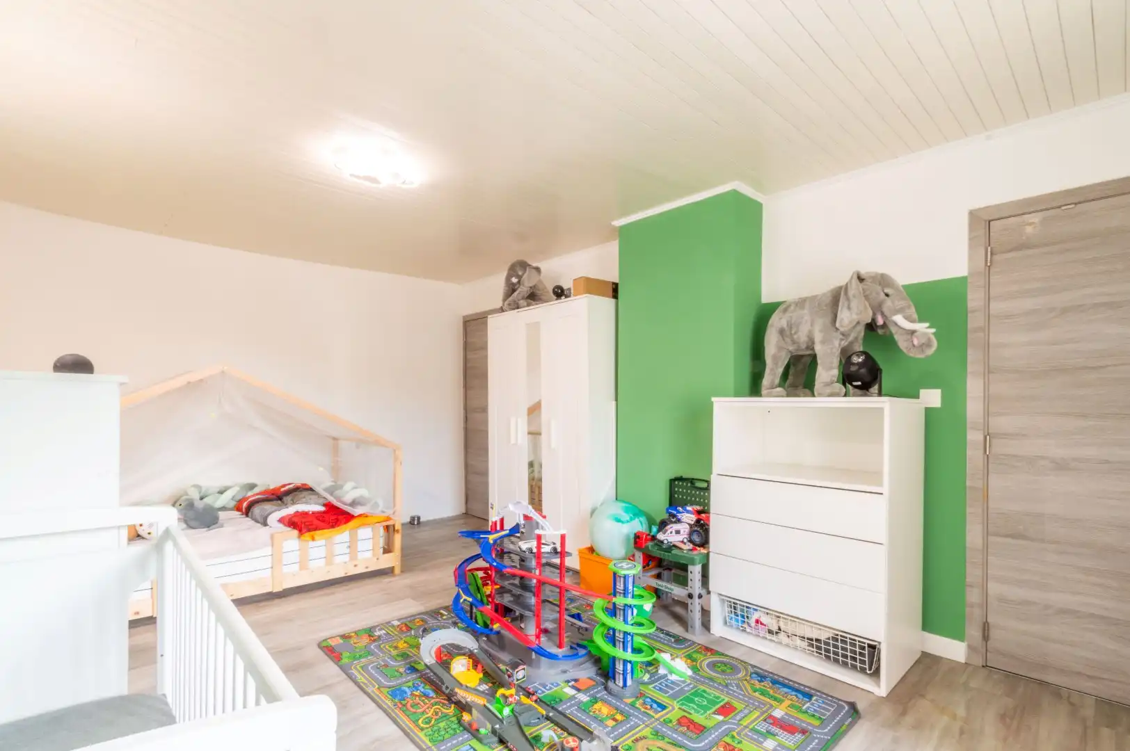 RUIME WONING MET 2-4 SLAAPKAMERS, GARAGE & TUIN ! foto 13