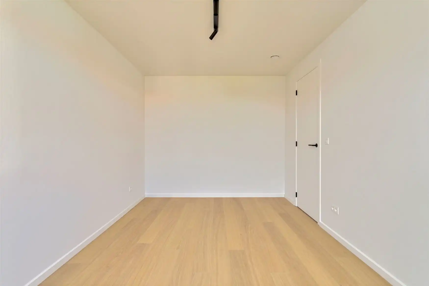 Zeer recente woning op gunstige locatie foto 10