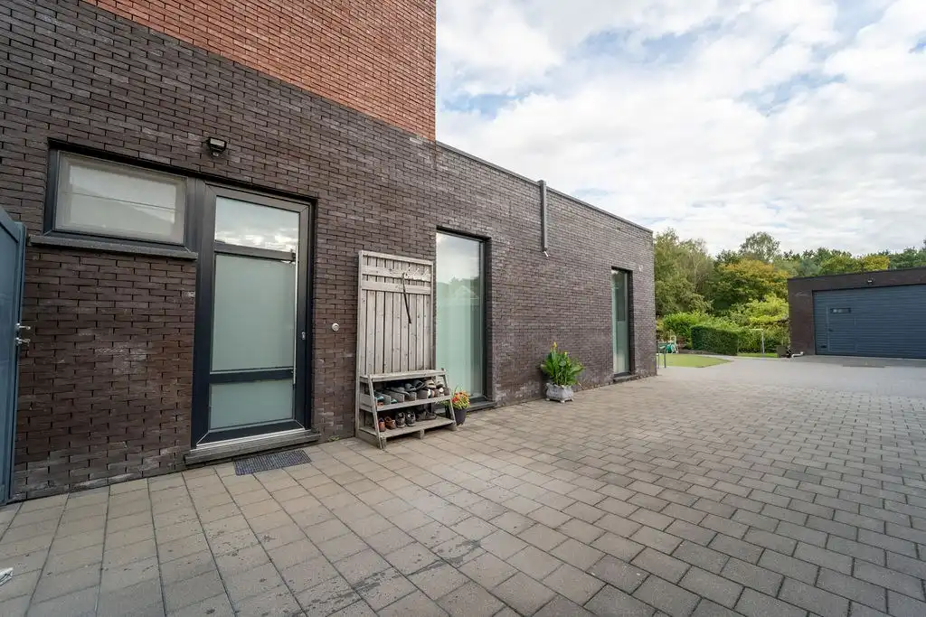 RUIM HANDELSHUIS MET WOONST TE SPALBEEK (HASSELT) foto 10