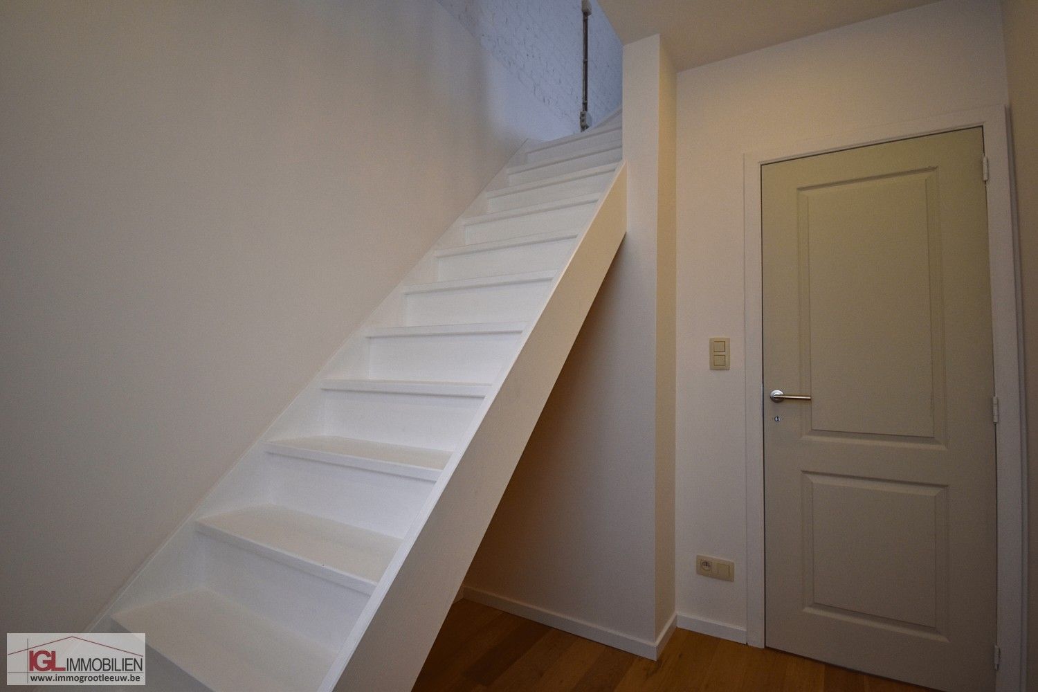 Smaakvol gerenoveerde woning met 3 slaapkamers, tuin en garage foto 16