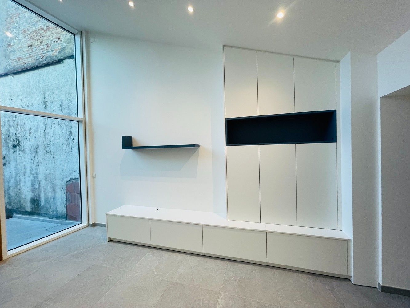 EXCLUSIEF WONEN in Brugge centrum, met zicht op de REIEN, ENERGIEZUINIG  TOTAAL GERENOVEERD BURGERSHUIS met 6 slaapkamers en, 3 nieuwe badkamers , stadspatio. foto 4