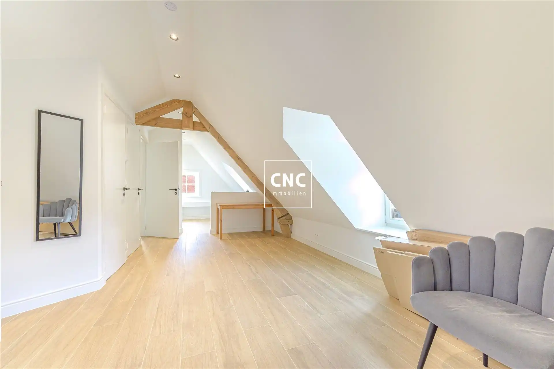 Handelspand met woonst op toplocatie in centrum van Brugge foto 26