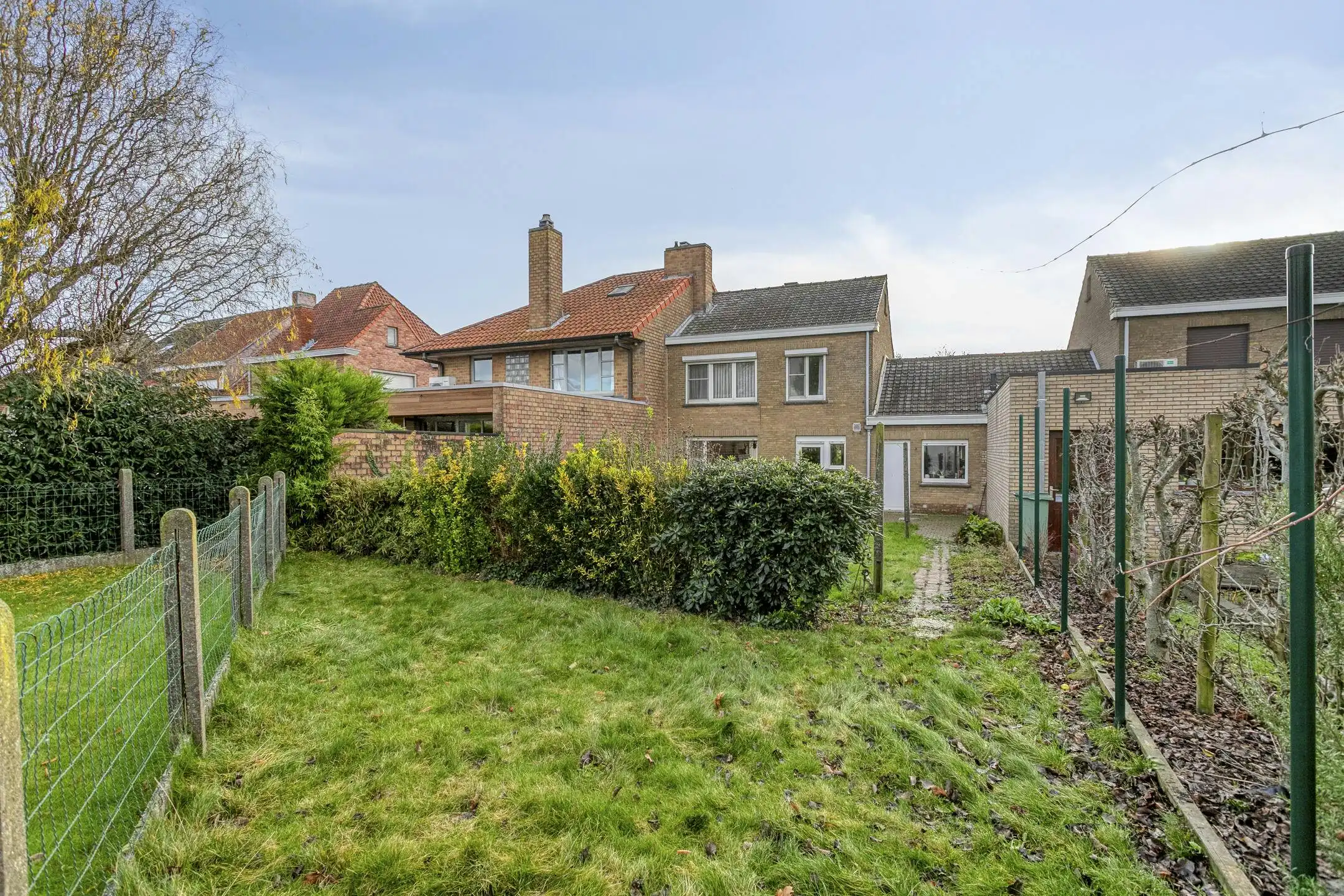 Te renoveren gezinswoning met leuke tuin in Geluwe foto 9