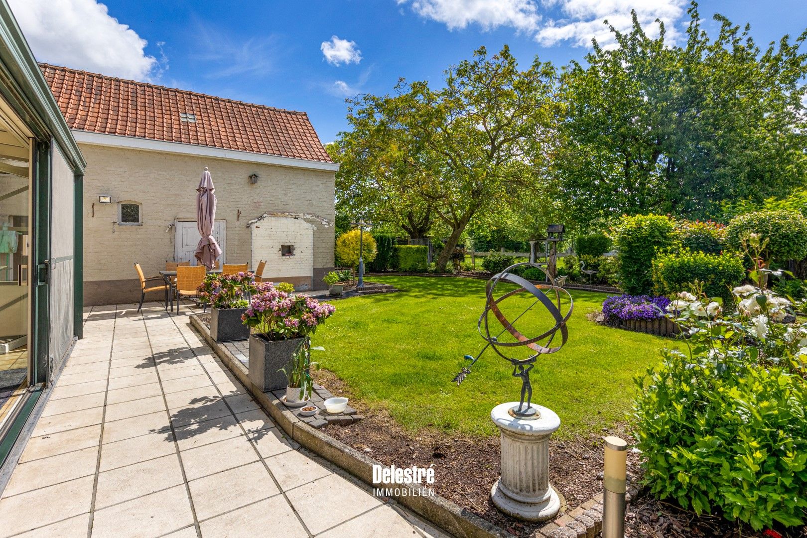 Ruime te renoveren alleenstaande woning met polyvalent bijhuis en grote garage  foto 4