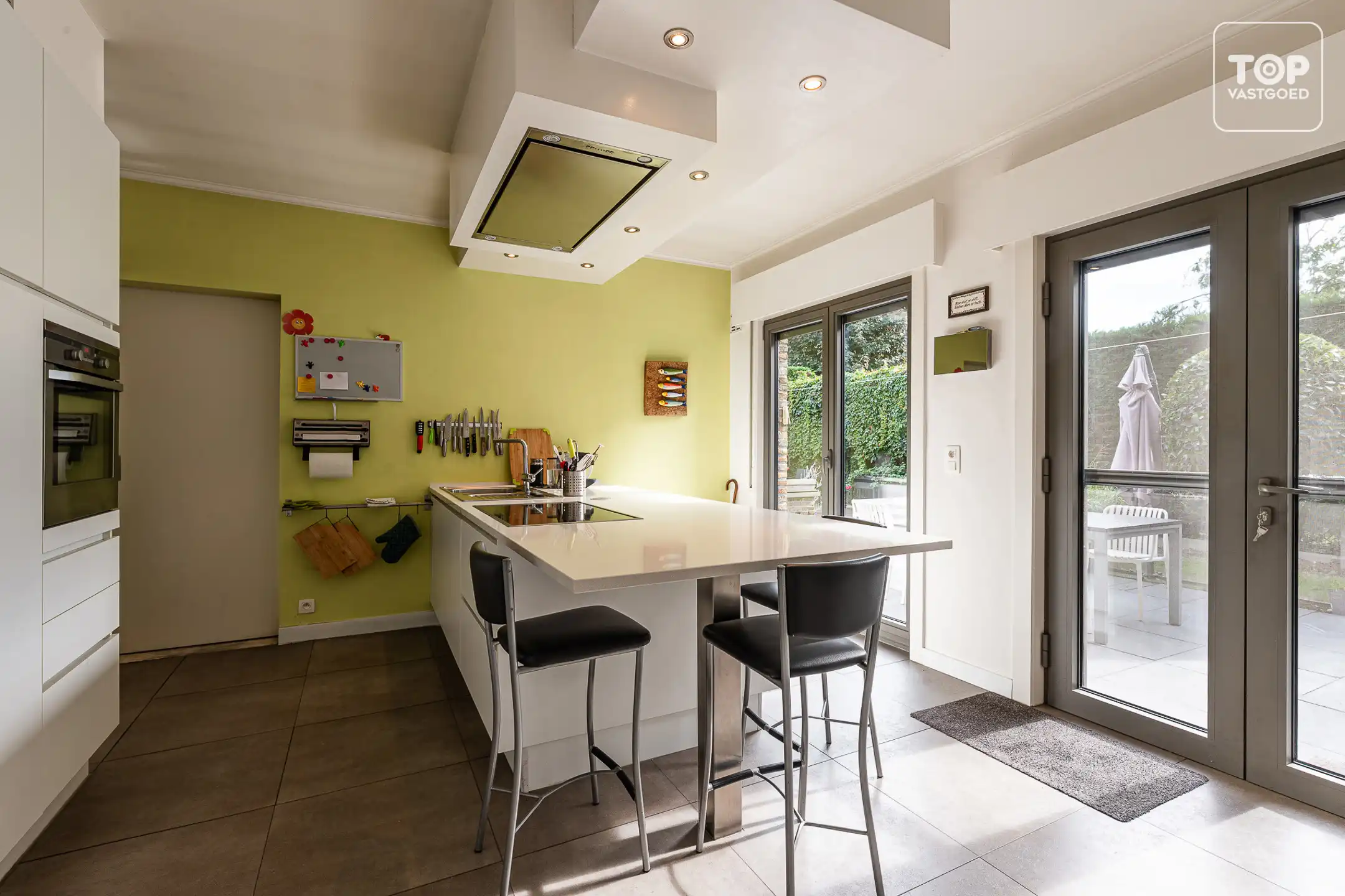 Instapklare halfopen woning met 4 slaapkamers, garage en mooie tuin foto 11