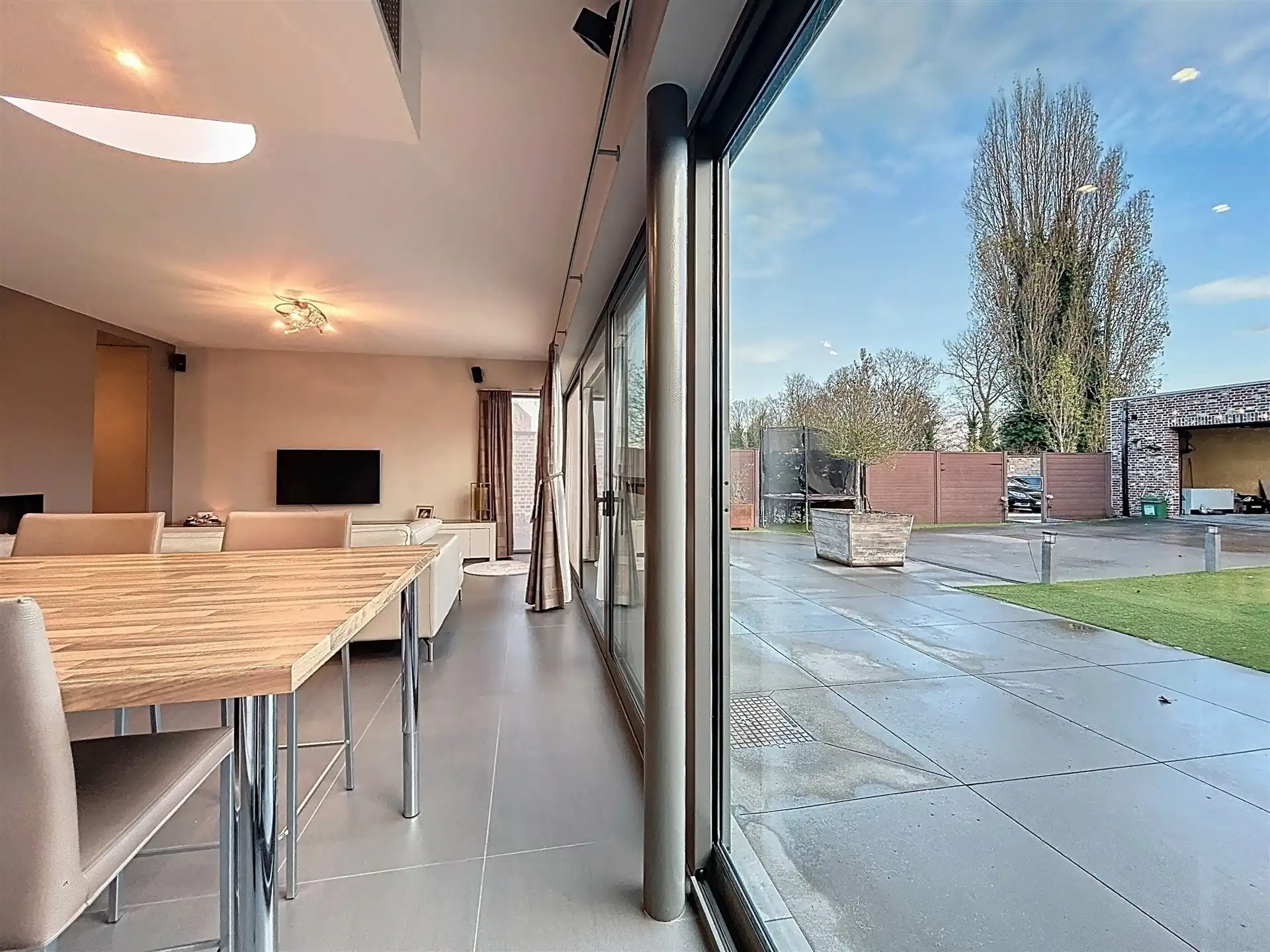 Energiezuinige gezinswoning met 5 slaapkamers, dubbele garage  en bijgebouw op perceel van 511m² foto 4