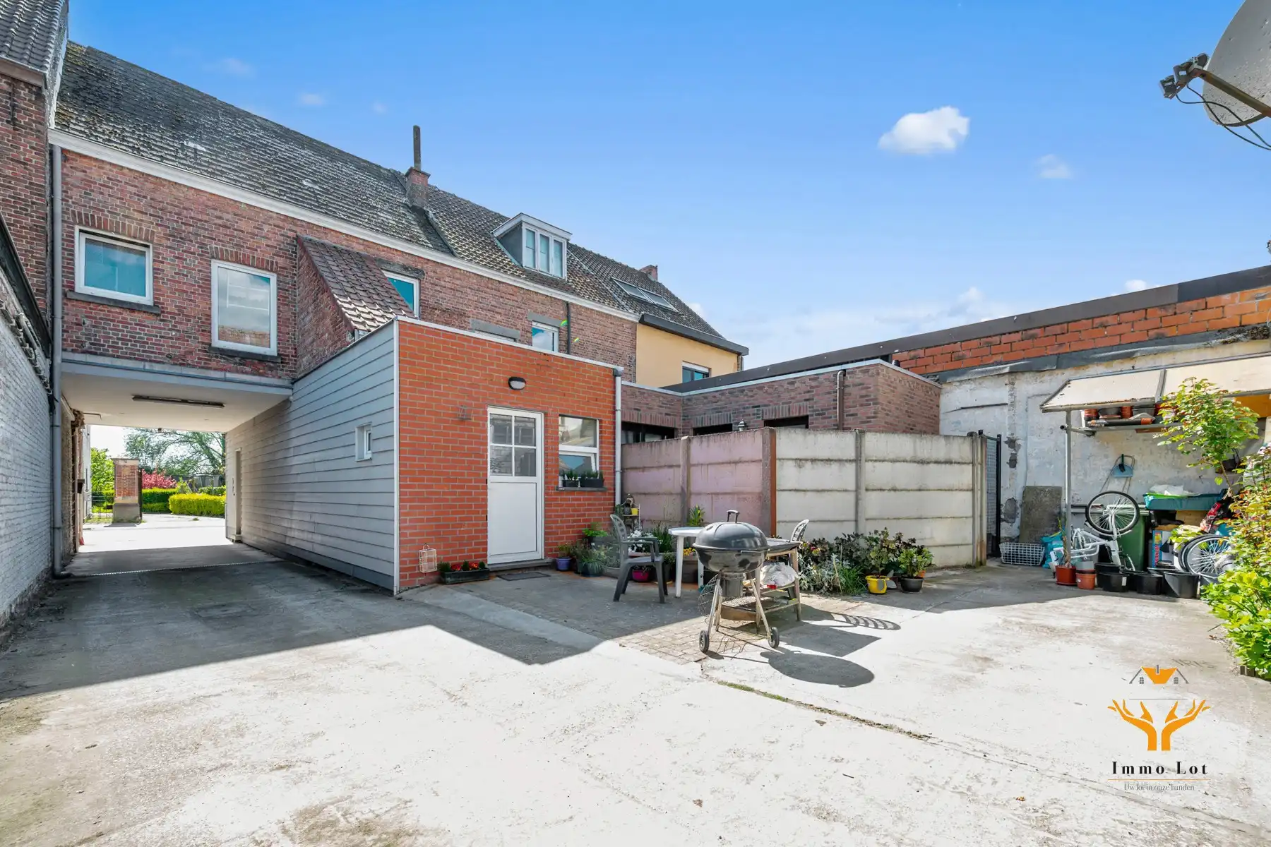 Ruime woning met 3 slaapkamers en magazijn foto 9