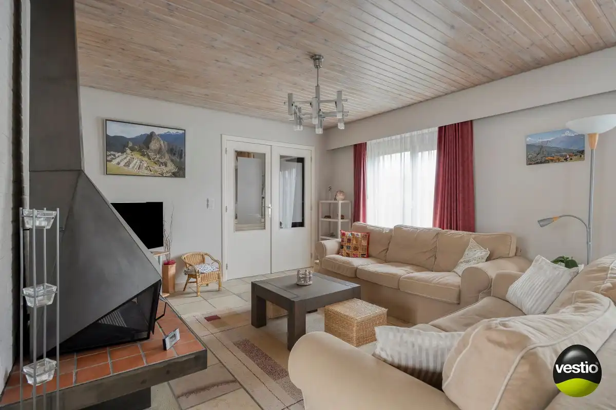 Gelijkvloerse woning met 3 slaapkamers, zonnepanelen en tuin op residentiële, rustige ligging. foto 3