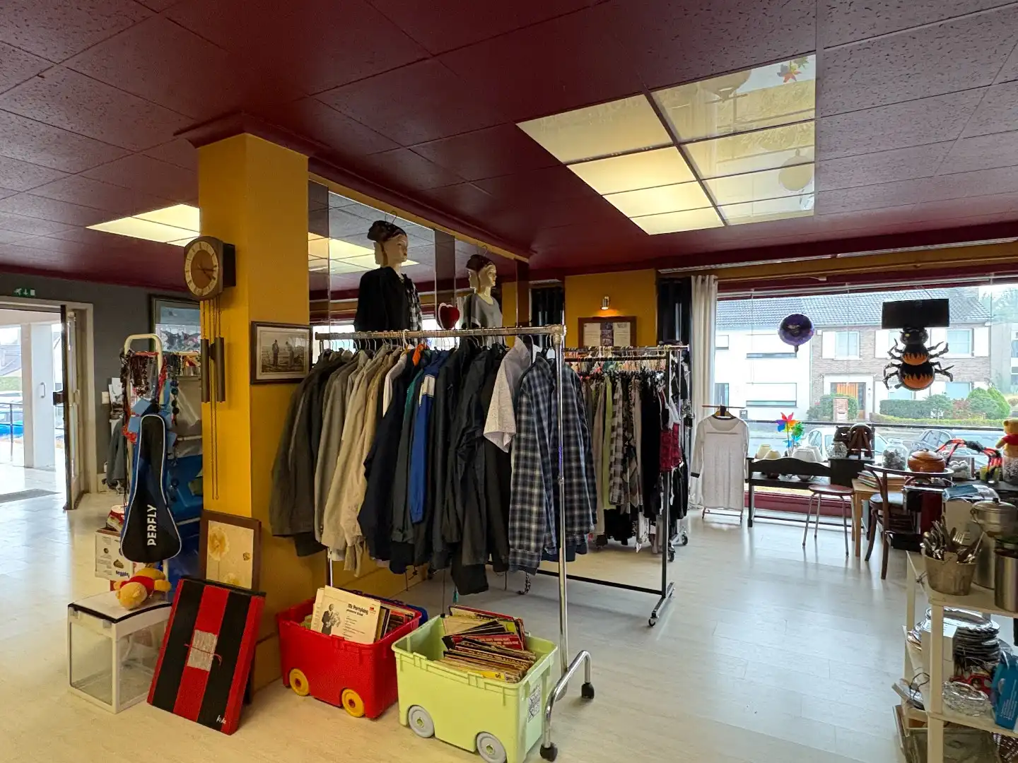 Centraal en goed gelegen handelsruimte in Kuurne foto 9