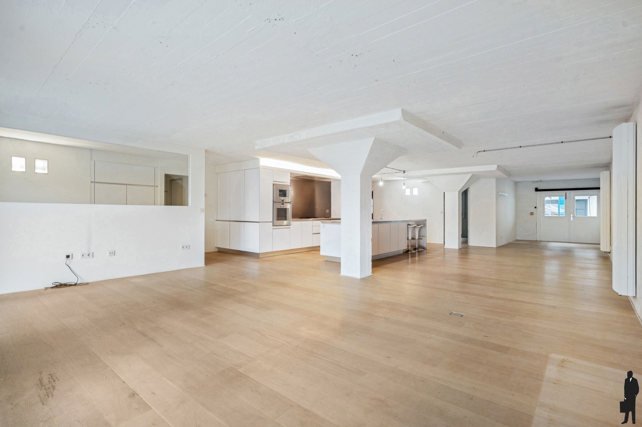 Tot in de puntjes afgewerkte loft (180m²) met terras en parking foto 3
