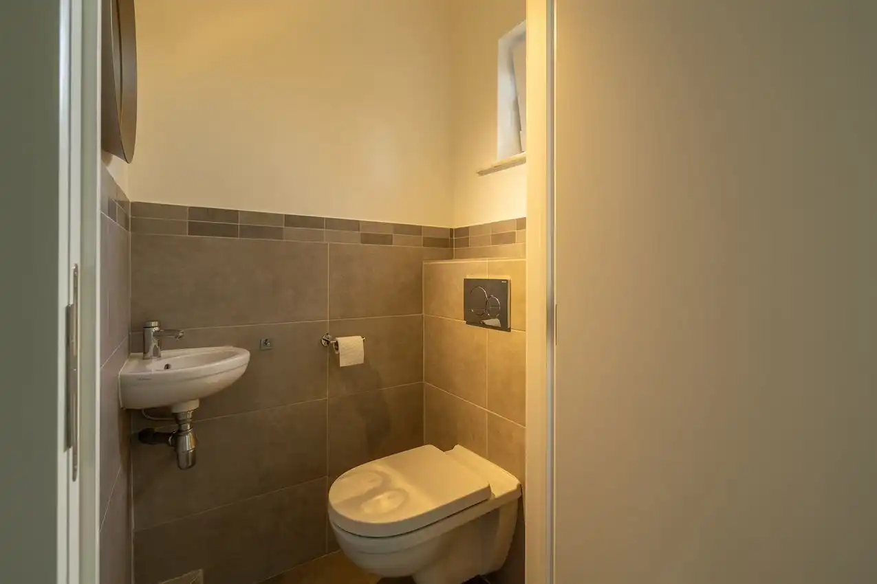Volledig gerenoveerde woning met 3 slpk., veranda en magnifiek zicht vandaaruit foto 19