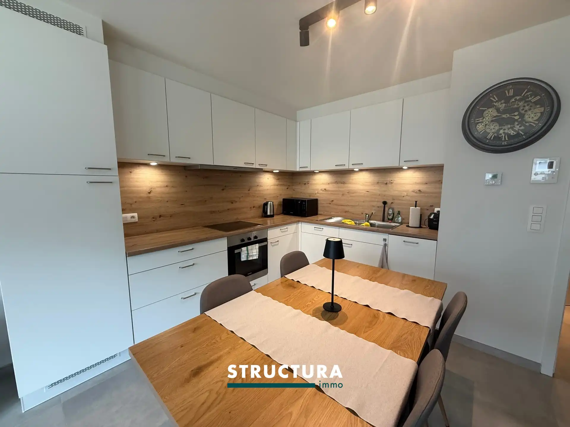 Appartement met 1 slaapkamer, terras en parking foto 4