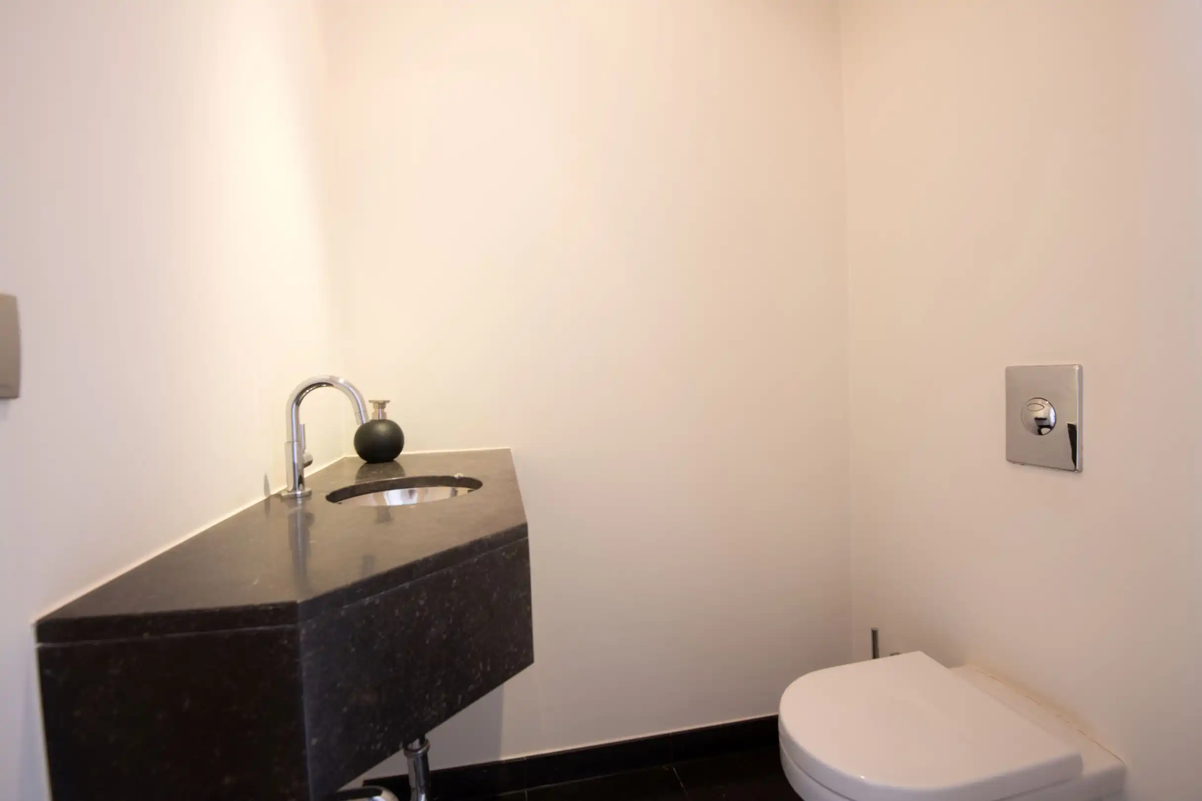 Ruim woonapp. met een gevelbreedte van ca. 7 meter, en garagemogelijkheid, gelege, vlakbij het strand en het Rubensplein. foto 11