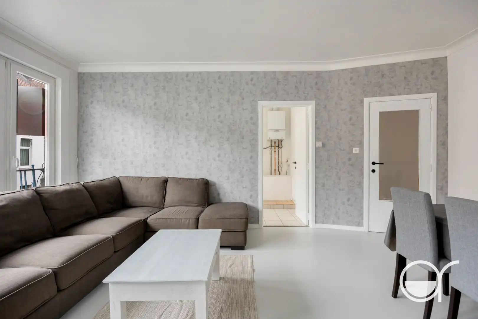 Instapklaar tweeslaapkamerappartement met garagebox foto 3