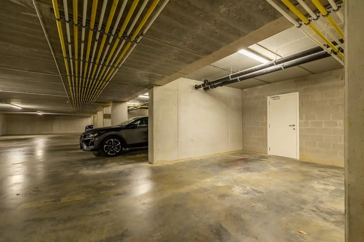 Gemeubelde penthouse met 2 slpk, ruim terras en autostaanplaats foto 29