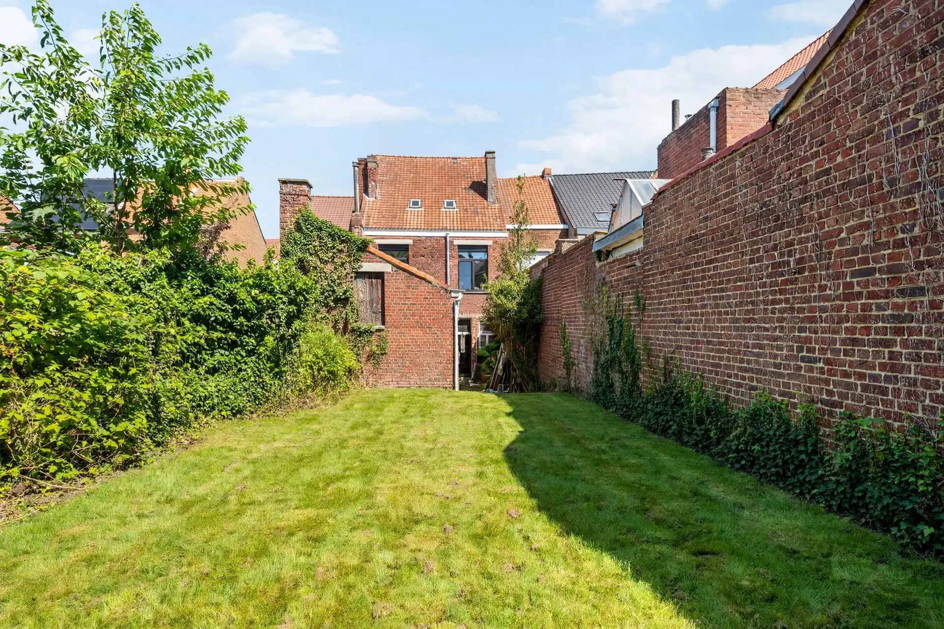 Karaktervol herenhuis met tuin en garage te Ronse foto 9
