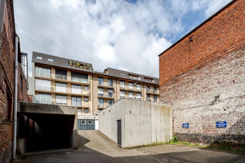 Roeselare-centrum. Lichtrijk 2-slaapkamerappartement in hartje Roeselare met vooraan en achteraan prachtige terrassen. Overal dichtbij en op 4 hoog gelegen ! foto 14
