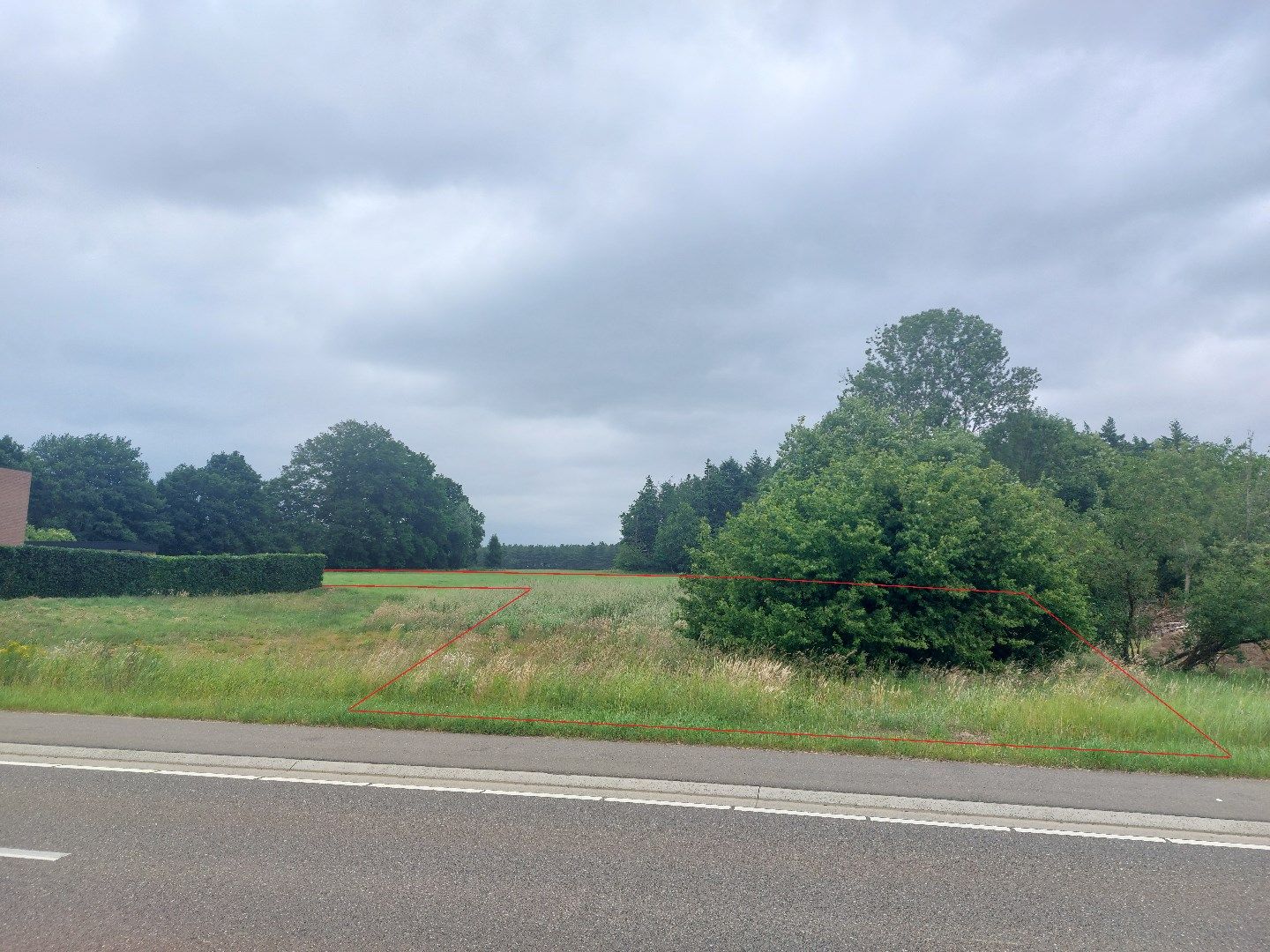 Prachtige bouwgrond met weiland te koop! foto {{pictureIndex}}