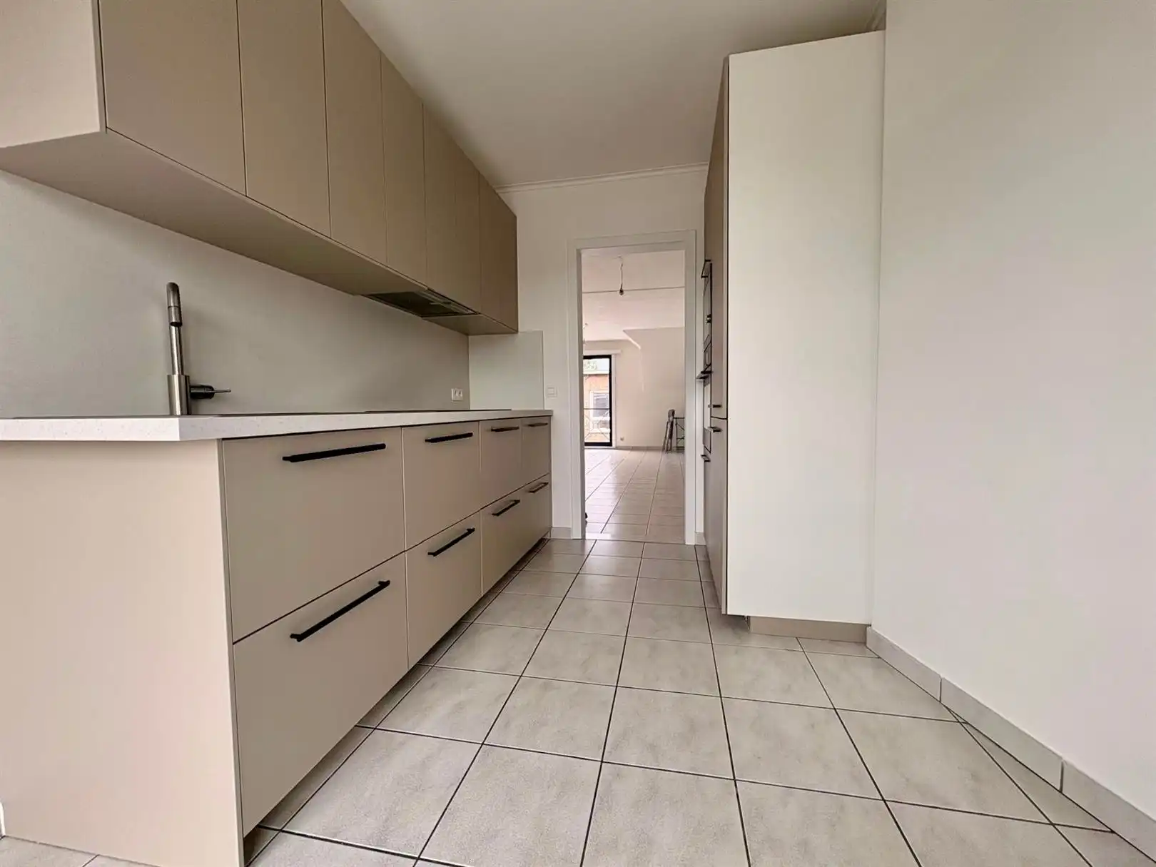 Ruim 2-slaapkamerappartement met lift en autostaanplaats in Sint-Gillis-Dendermonde foto 6