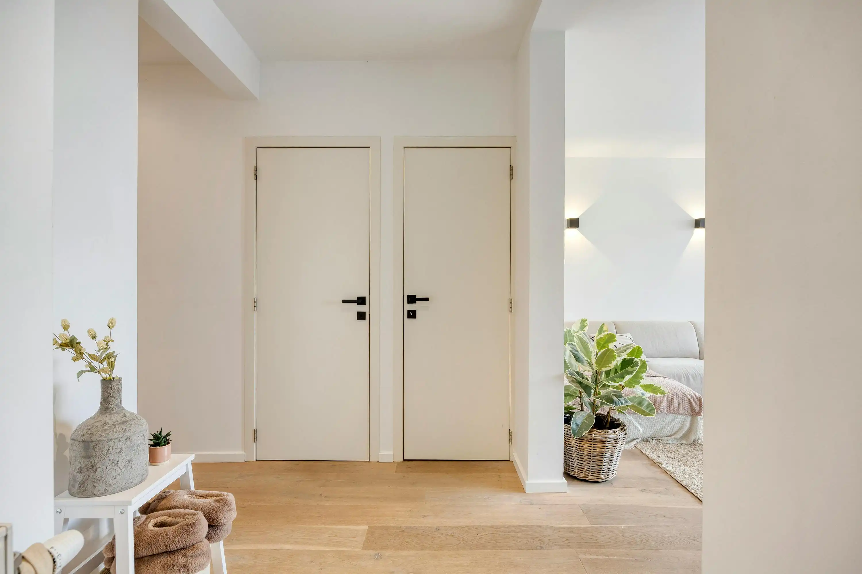 Lichtrijk appartement met 2 slaapkamers te koop in Merksem foto 2