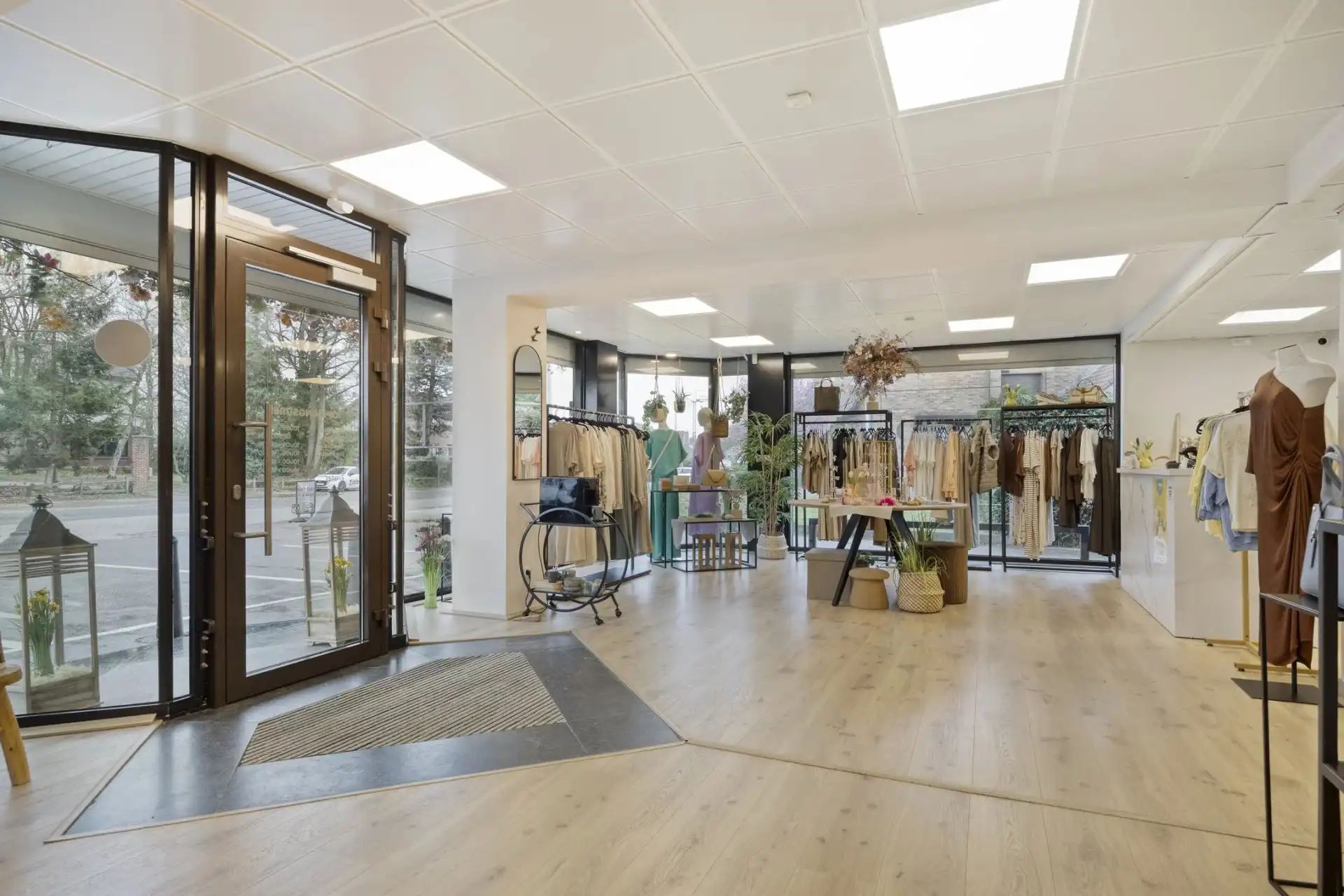 OPBRENGSTEIGENDOM BESTAANDE UIT WINKELRUIMTE EN LOODS IN DIEPENBEEK foto 5