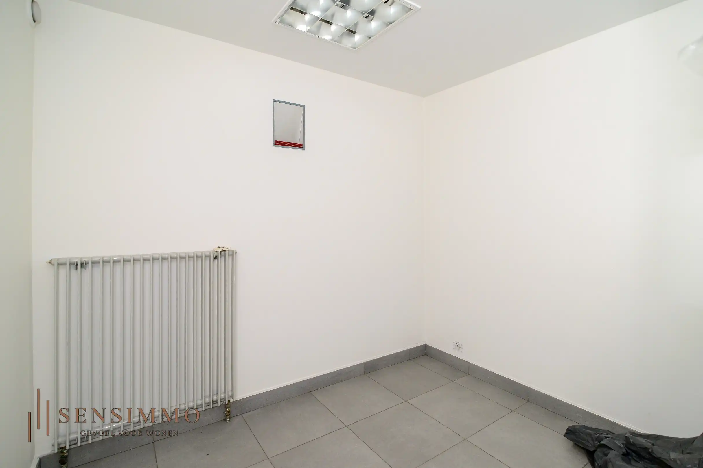 Commerciële handelspand met bovenliggend appartement in hartje Maasmechelen foto 11