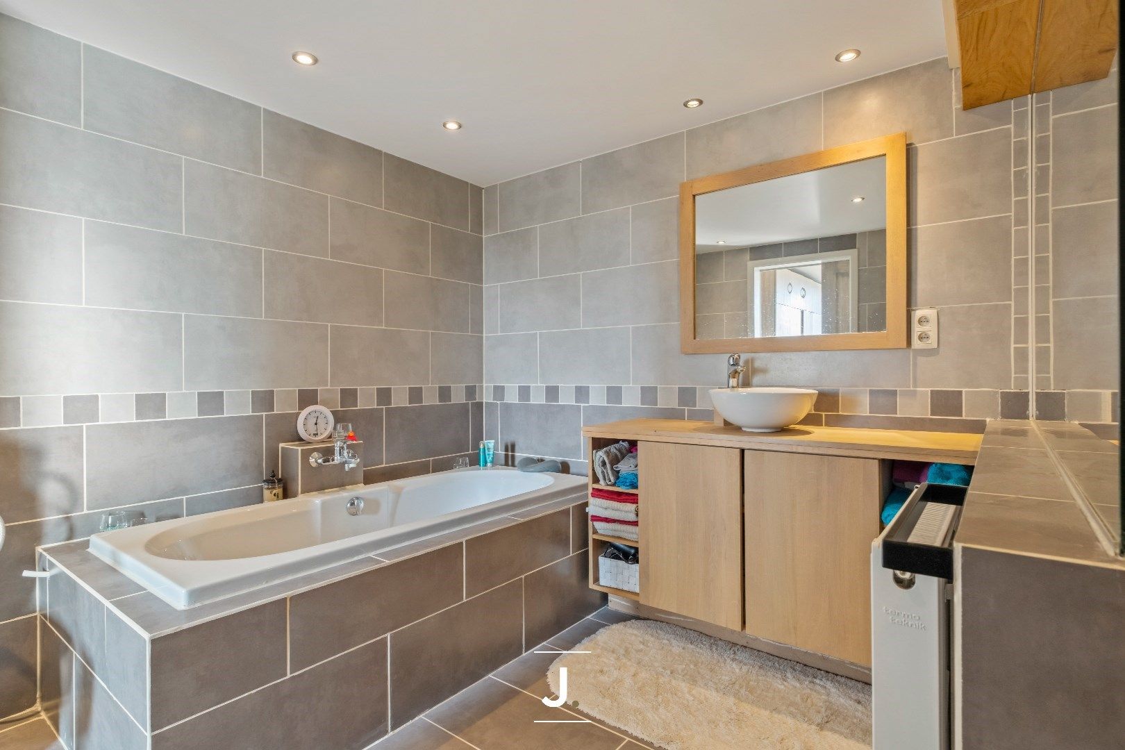 Instapklare en totaal gerenoveerde woning in Sint-Denijs foto 14