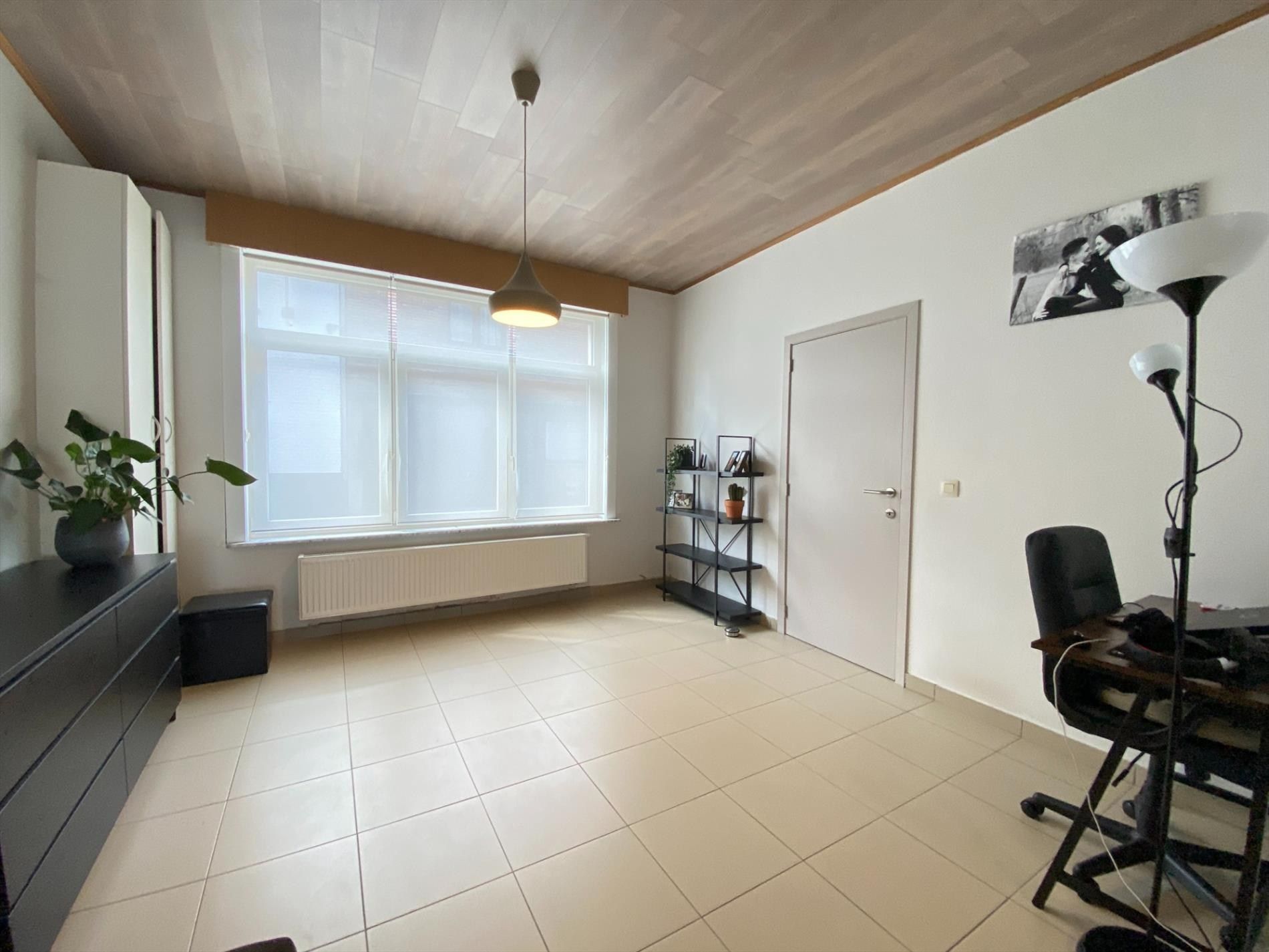 KNUSSE INSTAPKLARE RIJWONING MET TERRAS IN HET HARTJE VAN AARSELE foto 2