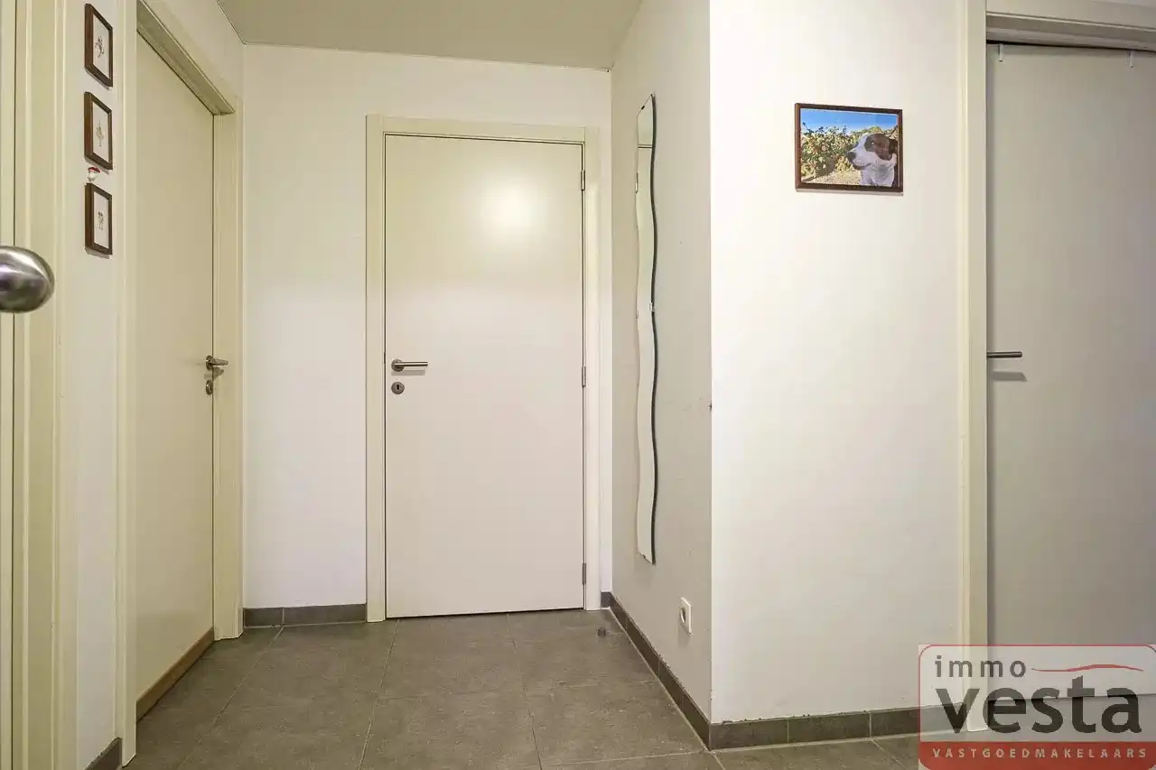 Goed onderhouden appartement in centrum Sint-Truiden foto 2