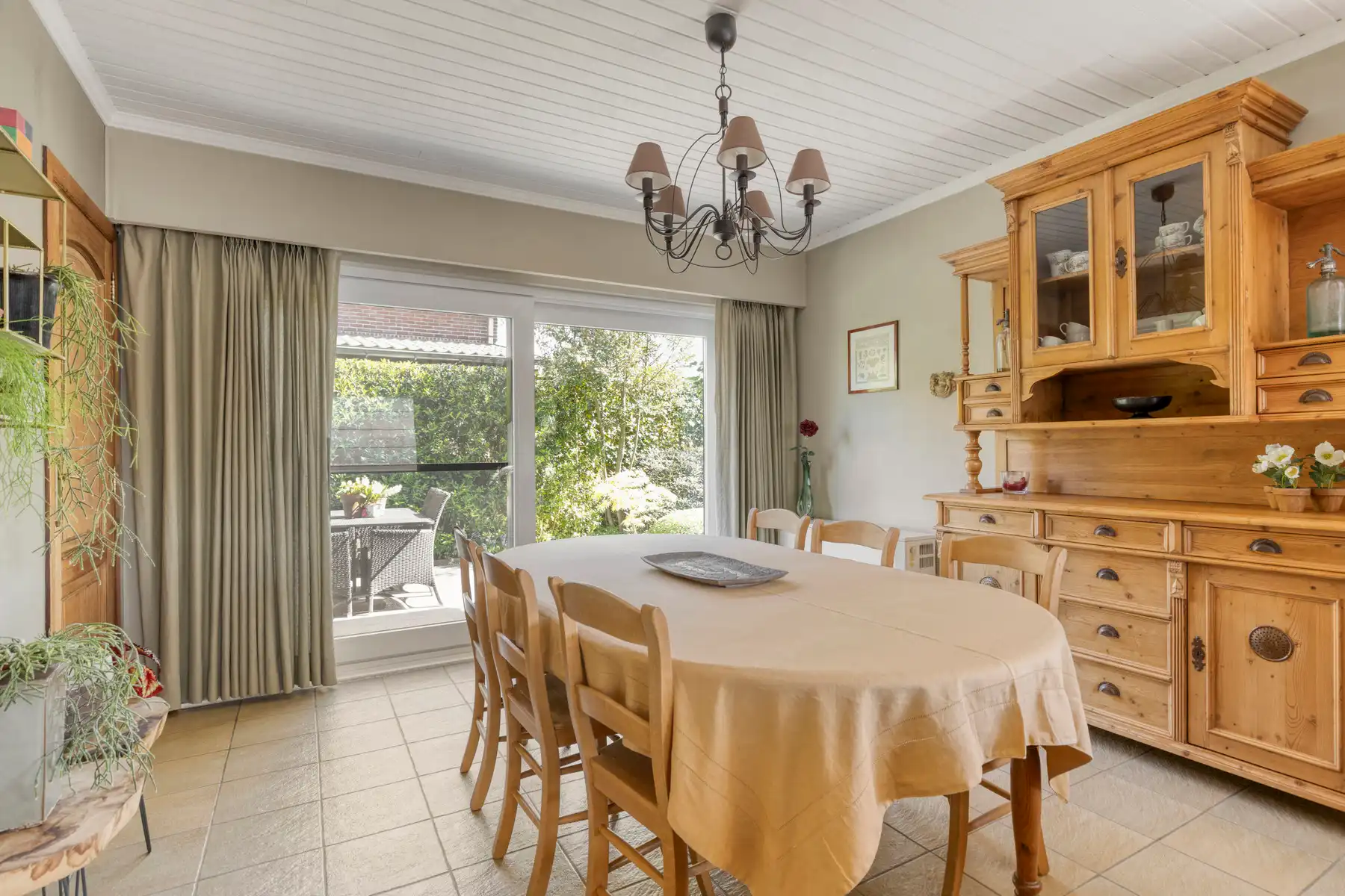 Leemans Immobiliën presenteert u deze charmante, instapklare bungalow, ideaal gelegen in het gegeerde Asse.  foto 5