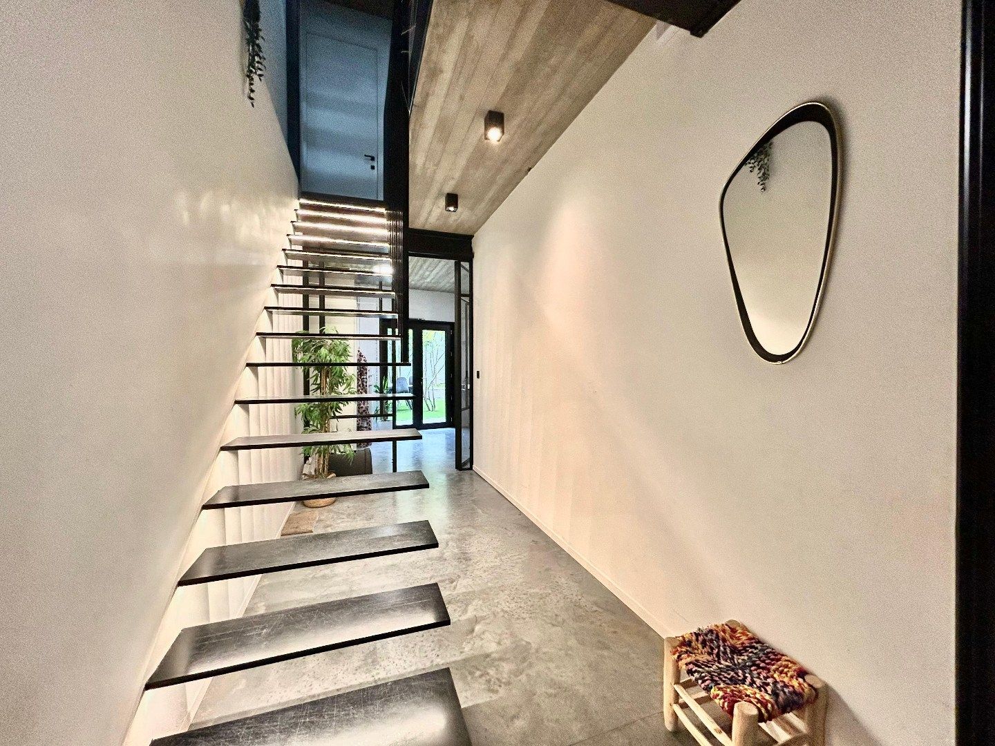 Een unieke woonst op gegeerde locatie met 4 slpk en 2 badk foto 23