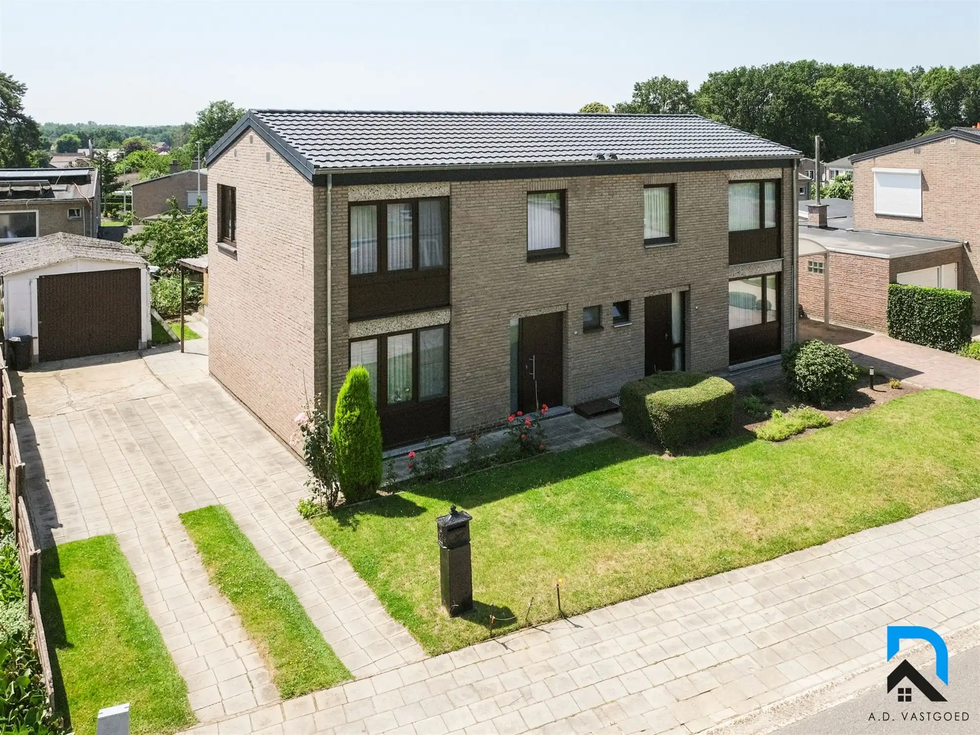 Mooie woning in aangename buurt foto {{pictureIndex}}