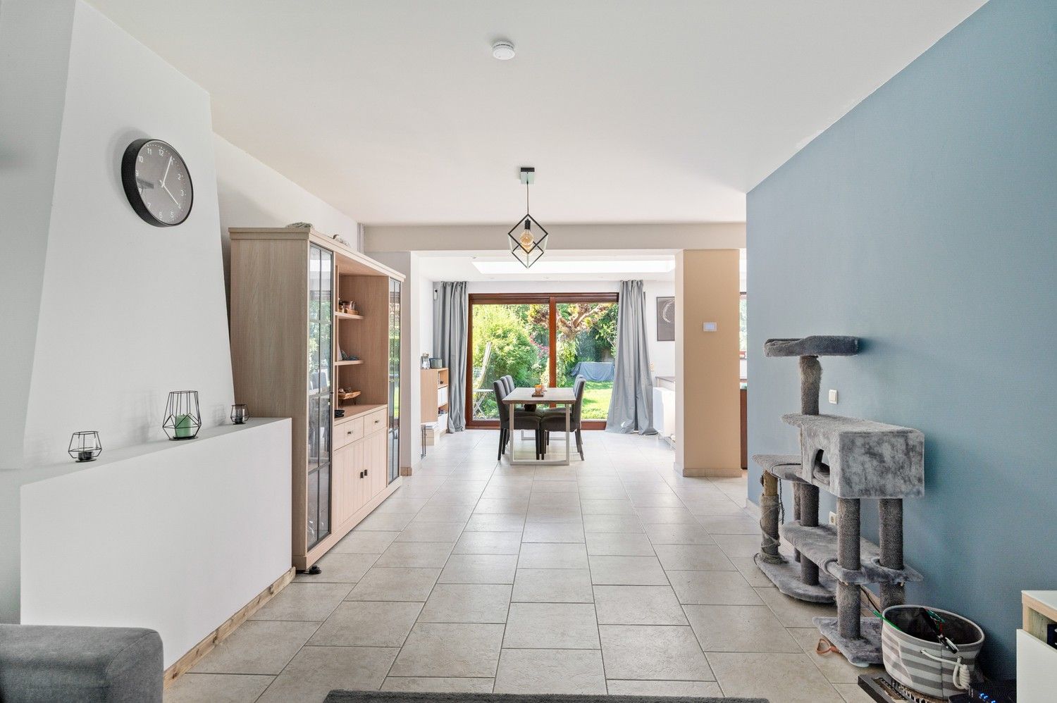 Gezellige woning met 3 slaapkamers, veranda en tuin te koop in top buurt te Ekeren! foto 8