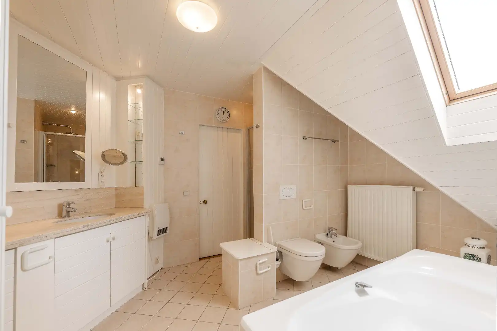 EXCLUSIEF LANDHUIS MET BIJGEBOUWEN OP EEN DOMEIN VAN 5.990 M² foto 23