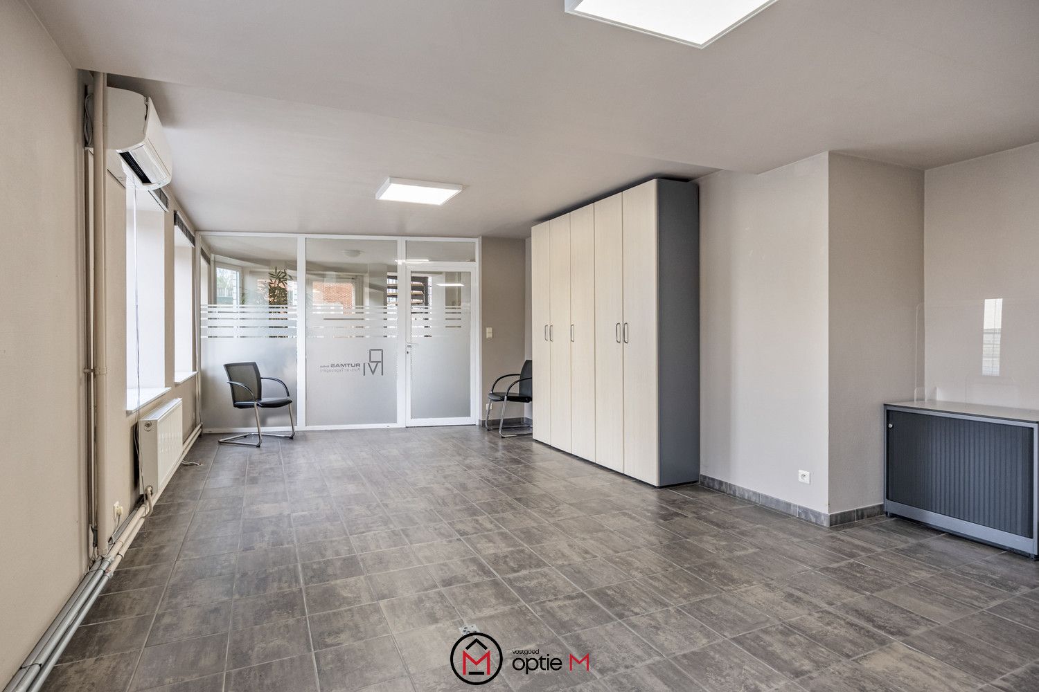 Gebouw met 3 appartementen, 2 kantoren & werkplaats in Bilzen foto 23