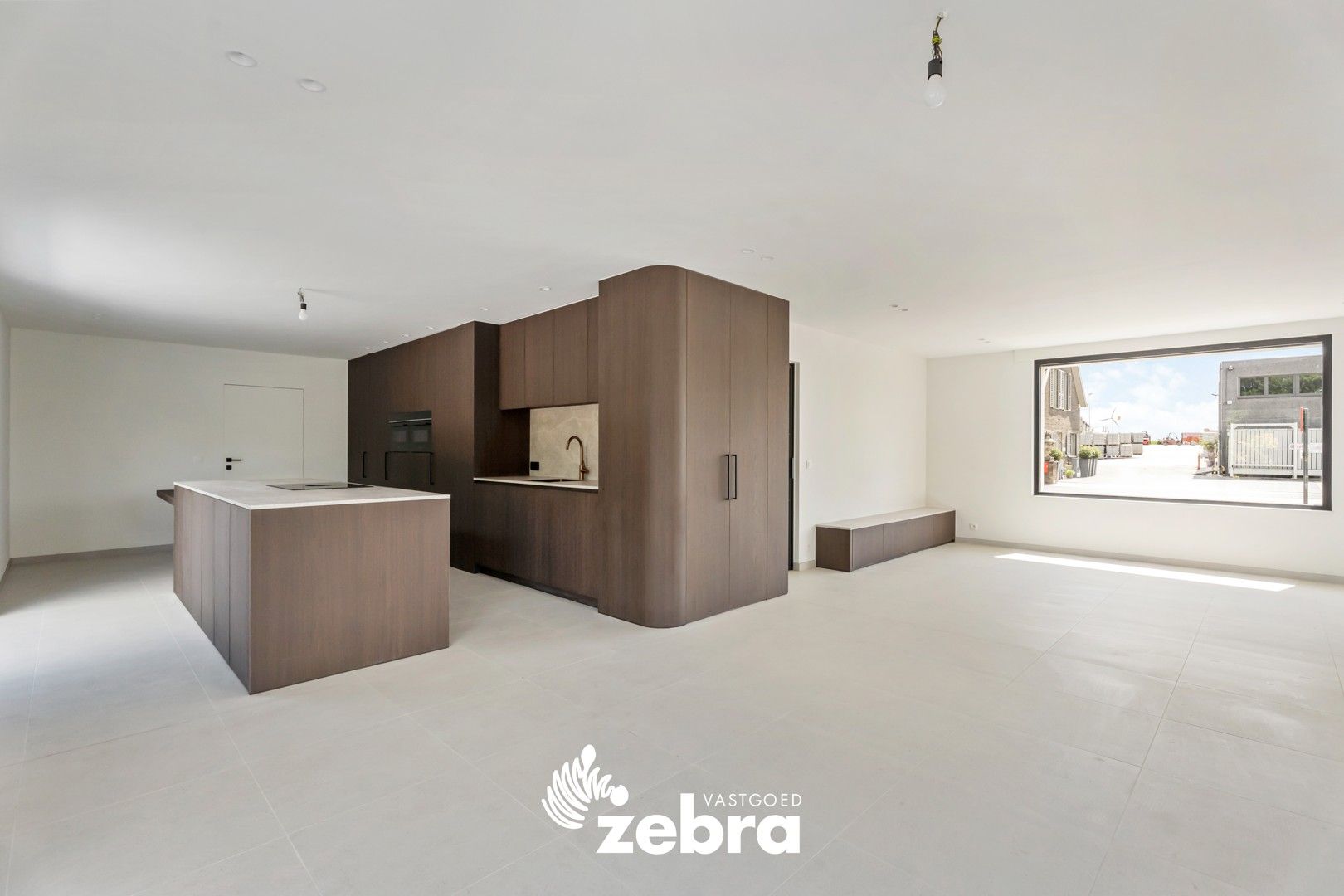 Prachtig gerenoveerde villa met 5 slaapkamers en 2 badkamers te Oostrozebeke! foto 4