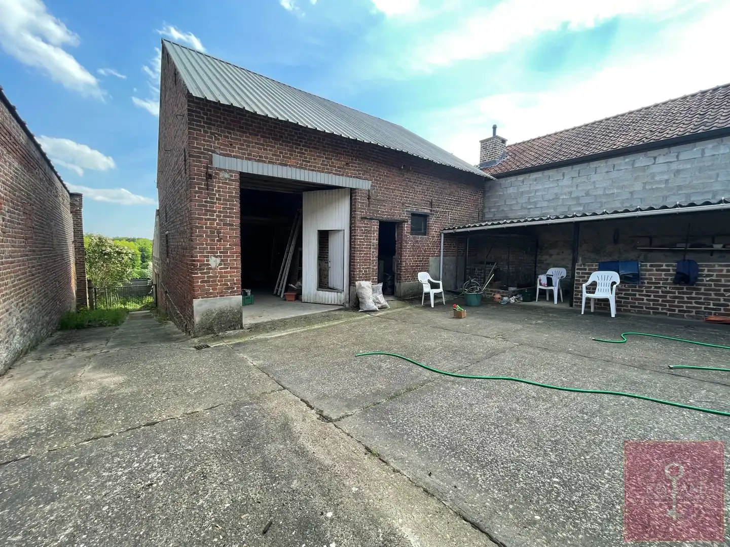 Te renoveren woning waar men het beste van 2 werelden vindt op 1,4 ha! foto 12