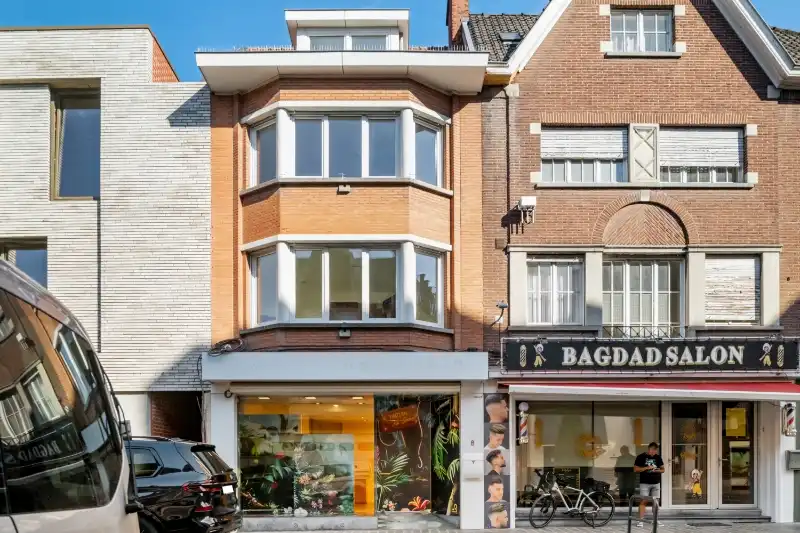 Roeselare-Manestraat. Multifunctioneel handelspand : gelijkvloerse handelsruimte met etalage en + 3 verdiepingen appartement / extra workspace.  Dichtbij de markt en alle parkeerplaatsen. foto 13