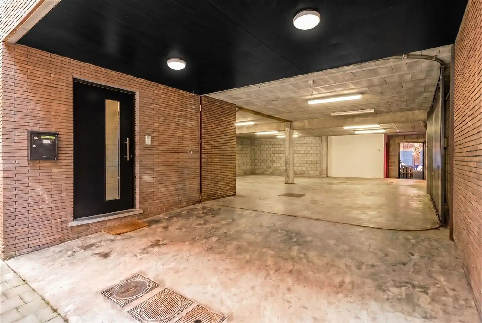 Unieke moderne triplex appt  met ruime garage op toplocatie in een steegje van de Kouter foto 2