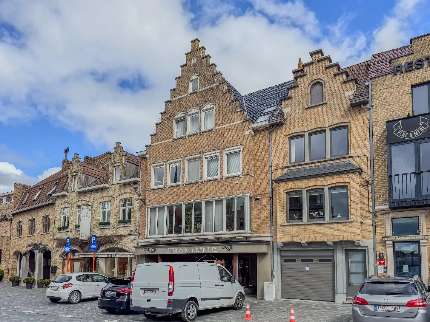 Zeer ruim appartement met 3 slaapkamers, 3 badkamers en gigantisch terras. foto {{pictureIndex}}