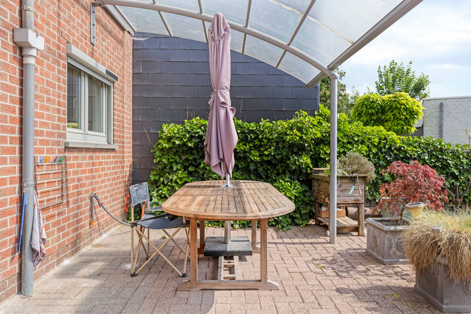 Rustig gelegen woning met 2 garages foto 13