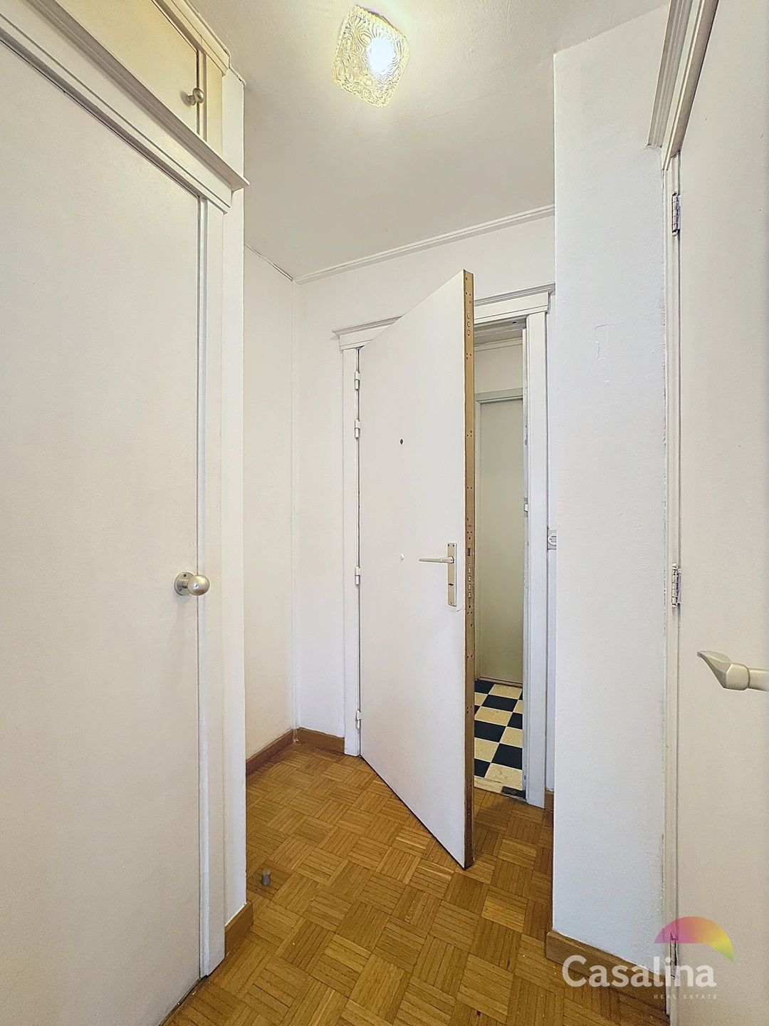 Studio 35m² met terras, kelder en parking te koop foto 7