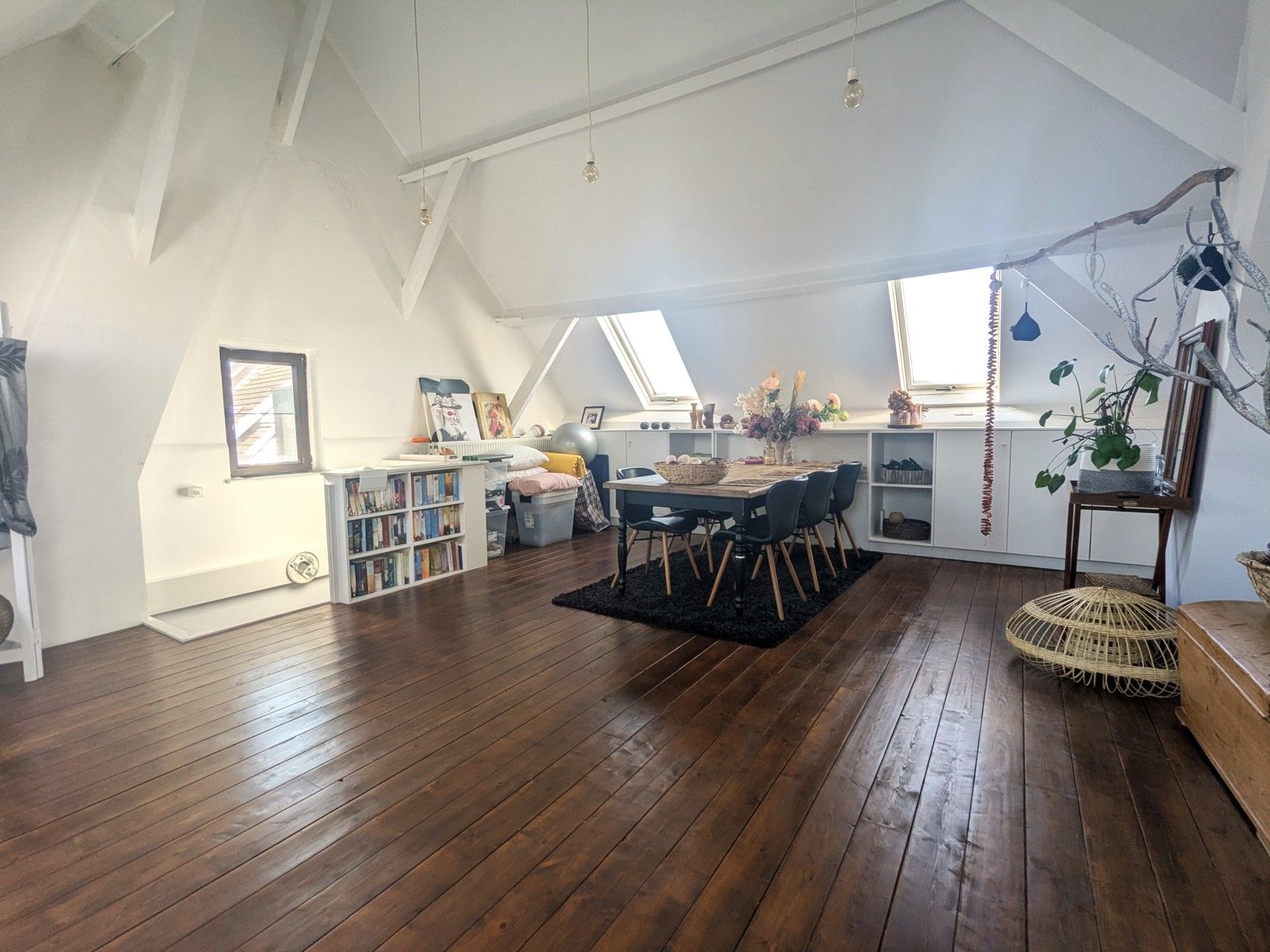 Charmante hoekwoning met knappe afwerking op idyllische plek foto 17